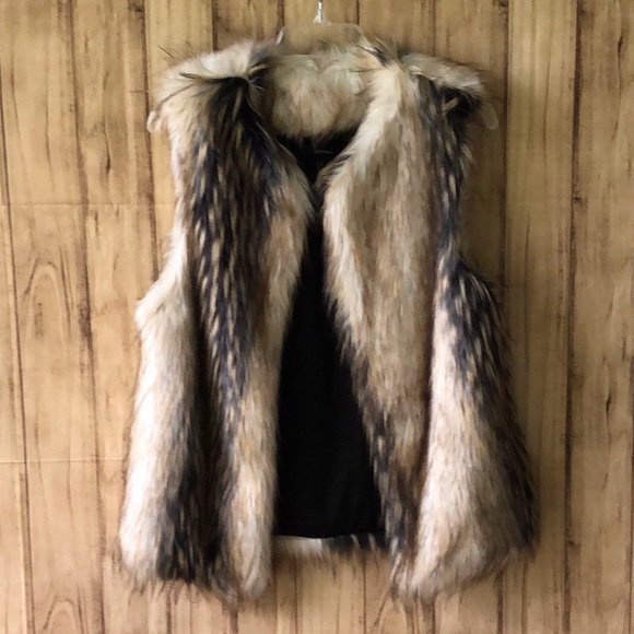 Forever 21 Jackets & Blazers - Forever 21 Open Front Faux Fur Vest Size Medium